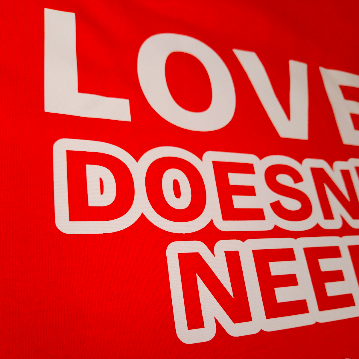 ArtiFacture LOVE DOESN'T NEED PREMISSION PRIDE GRAPHIC T-SHIRT